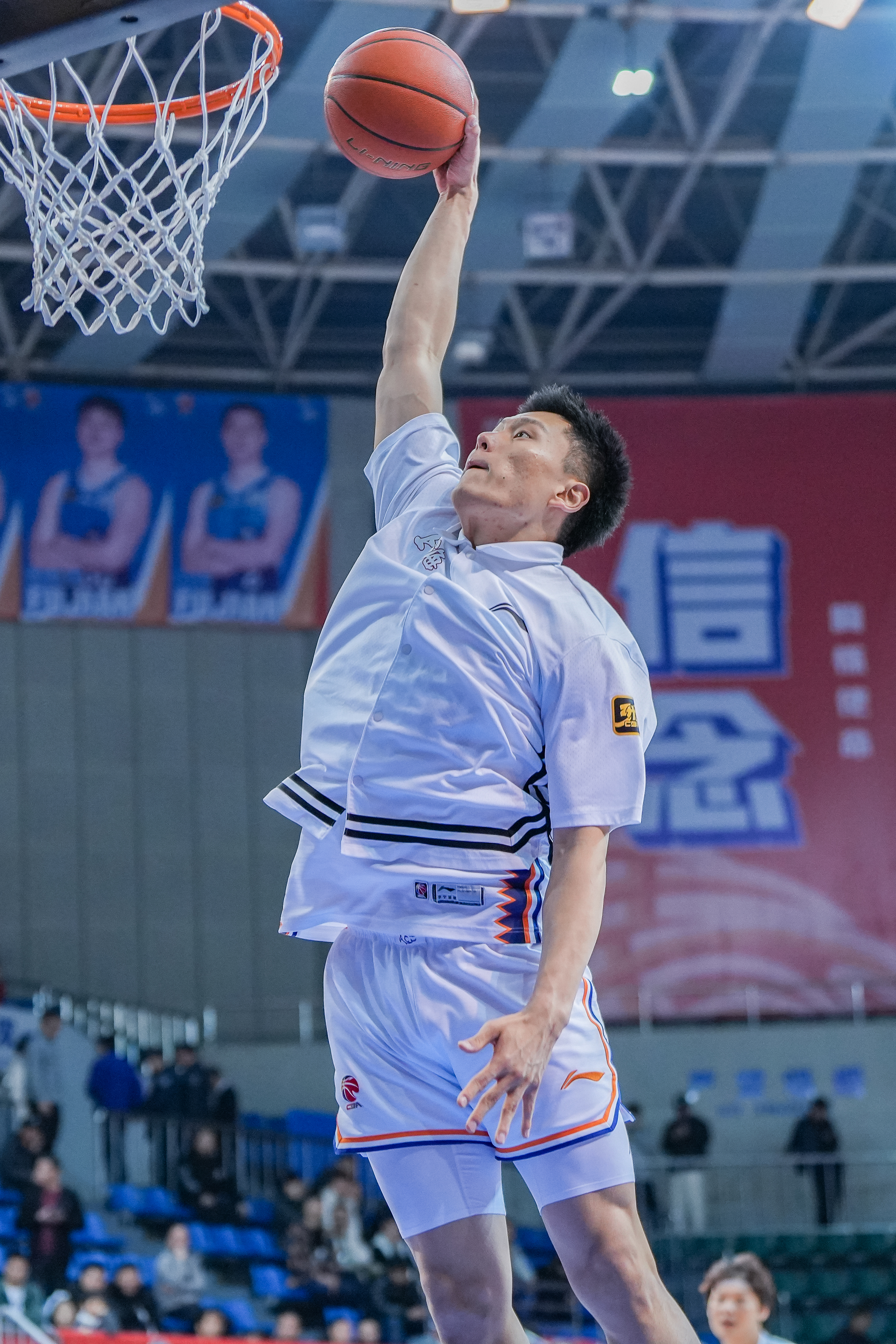  持續(xù)漲球！上海男籃“李花”組合—李弘權(quán)、李添榮