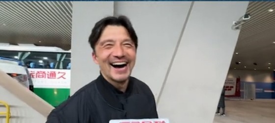  帶孩子和帶球隊(duì)哪個(gè)更累？謝暉笑言：都累，但帶孩子更累