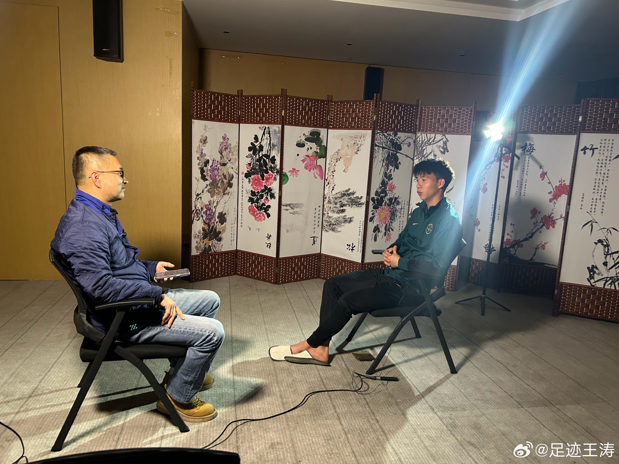  記者：王鈺棟視韋世豪為偶像&想加他微信，現(xiàn)進(jìn)了國(guó)足不知加到?jīng)]