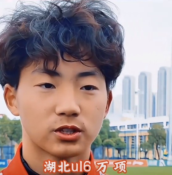  萬項談全運會吊射破門：發(fā)現(xiàn)門將站位不是很好，就很自信的射門