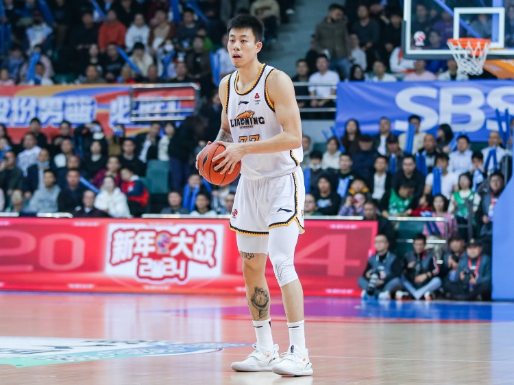 攻防俱佳！張鎮(zhèn)麟15中8拿到19分7板6助5斷2帽