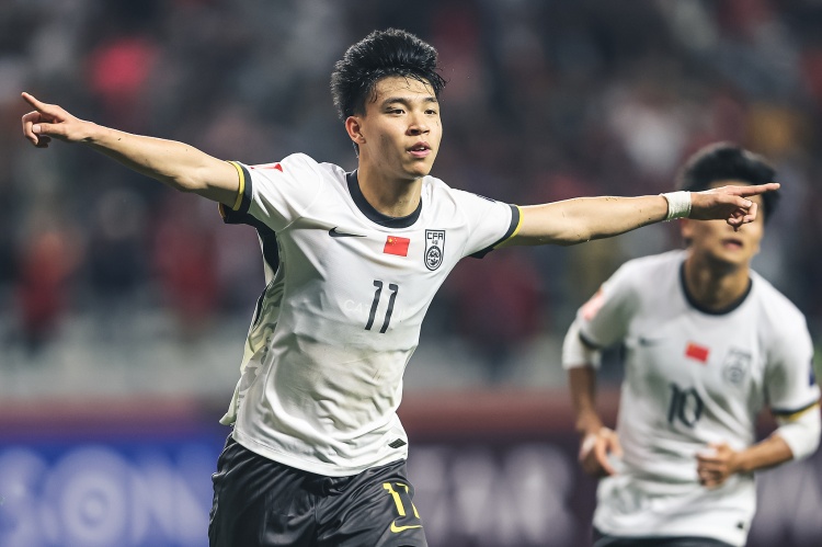  北青體育：18歲“跳級生”王鈺棟有望進入國足客戰(zhàn)沙特名單！
