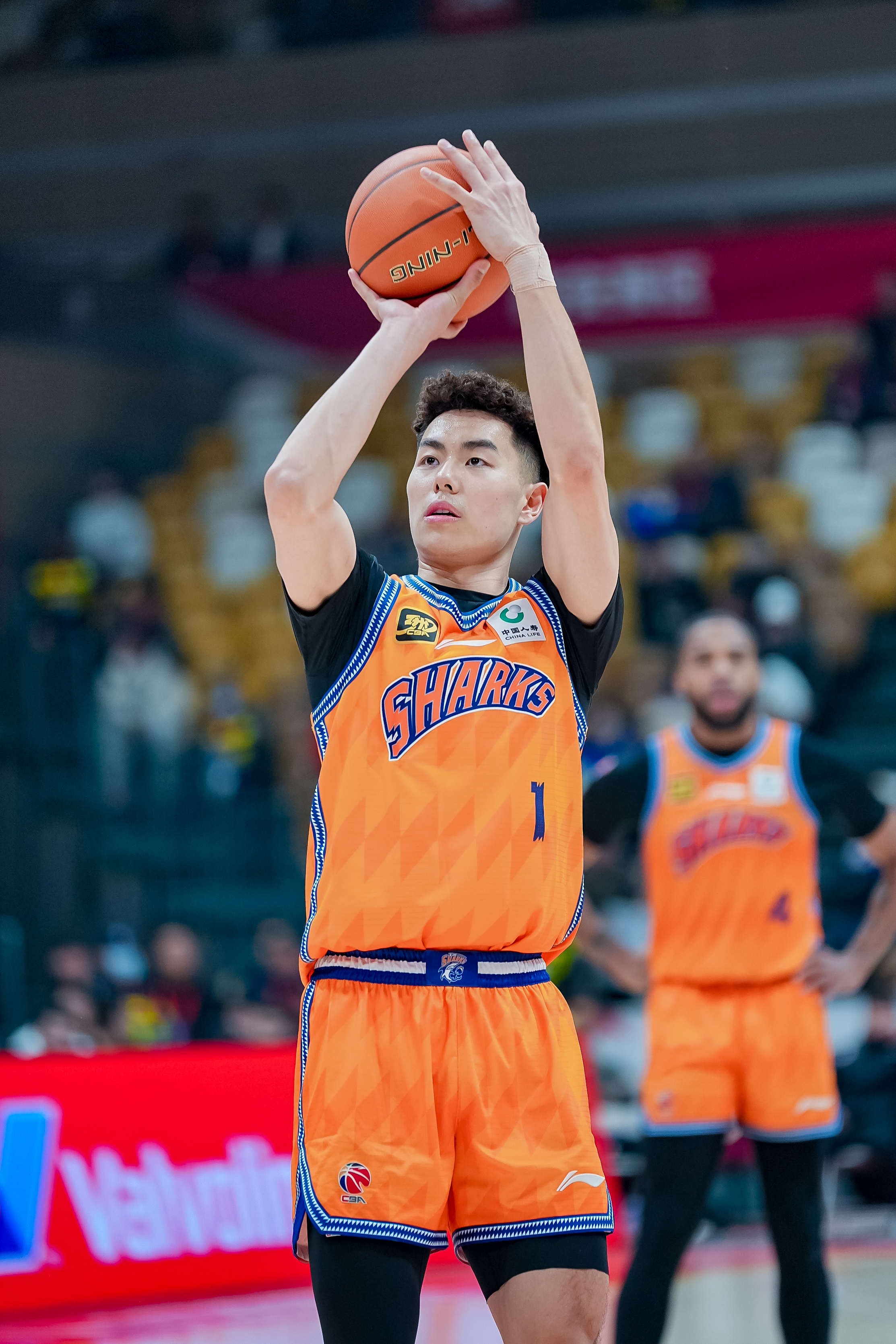  相當(dāng)高效！李添榮10中7&三分7中4拿全隊并列最高18分